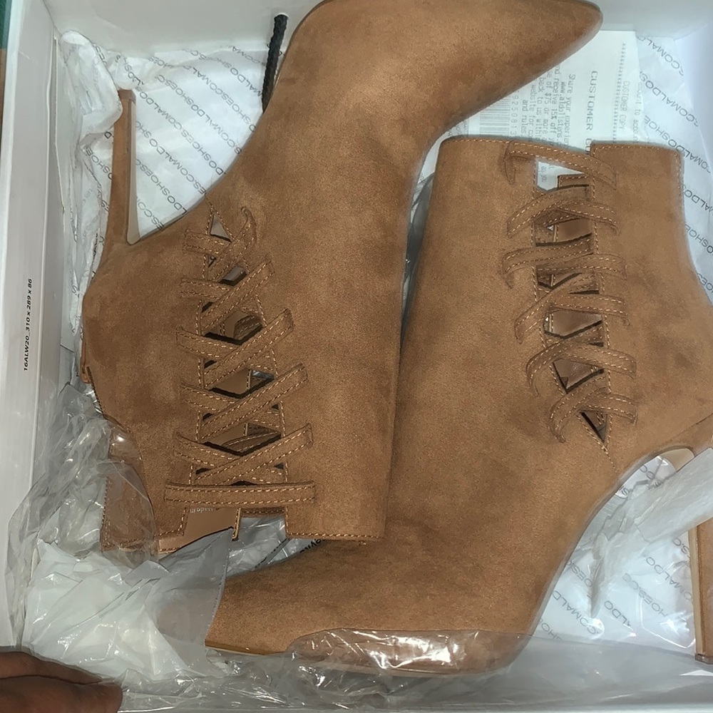 Aldo size 7.5 camel color ankle boots